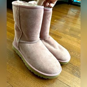 UGG women’s short boots pink